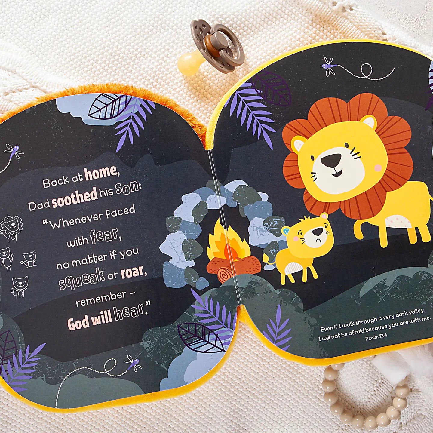 Squish and Snugg: Lion Plush Book